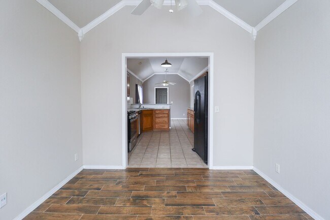 Building Photo - 3 Bed 2 Bath in Jenks - Available Now!