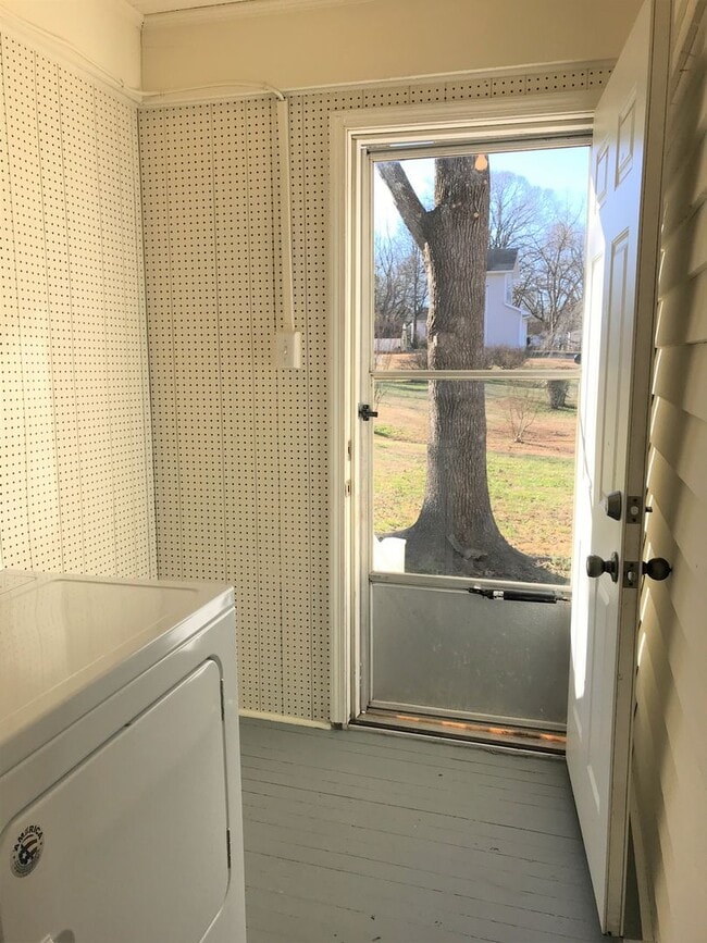 Building Photo - Lovely Rancher For Rent in Heart of South ...