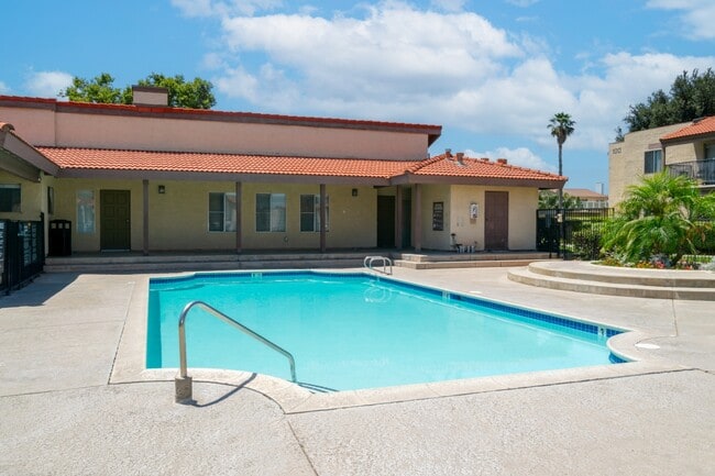 Building Photo - Vista View Apartments