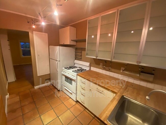 Building Photo - 5270 N Williams Ave