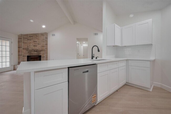 Building Photo - 16250 Rancho Blanco Dr