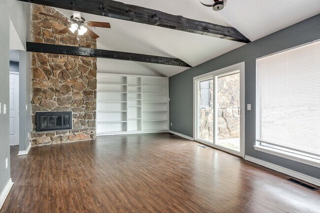 Building Photo - 4106 Mason Dr