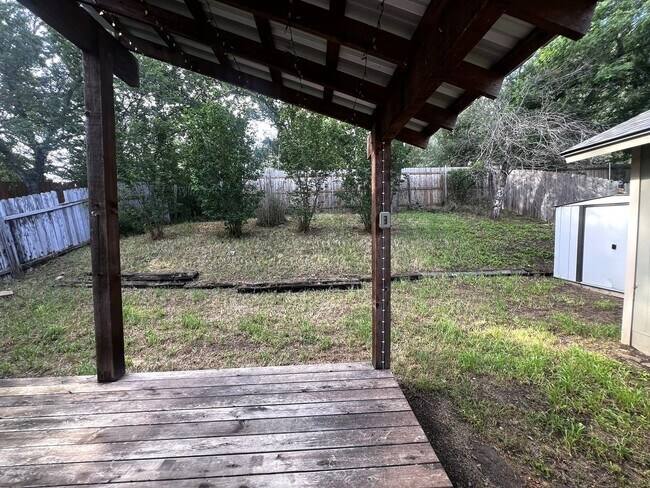 Building Photo - Recently Renovated 3/2 Home in South Austin with Bonus Room + Additional Storage