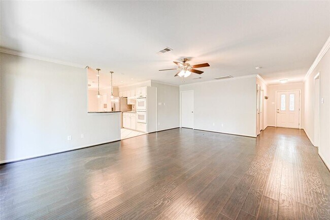 Building Photo - 5719 Willowbend Blvd