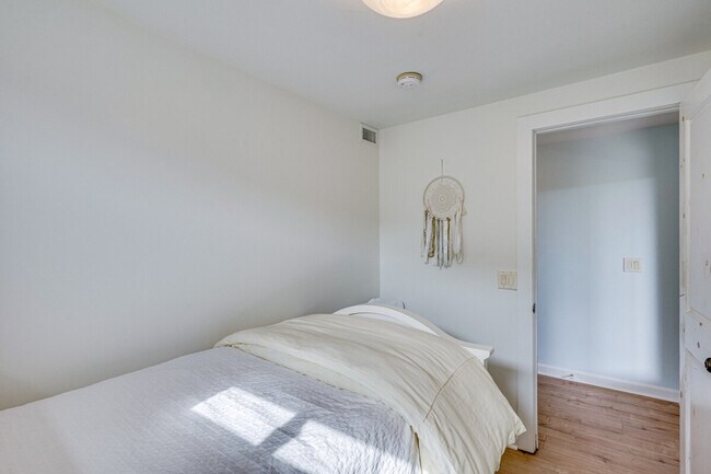 Building Photo - 1718 S Fletcher Ave