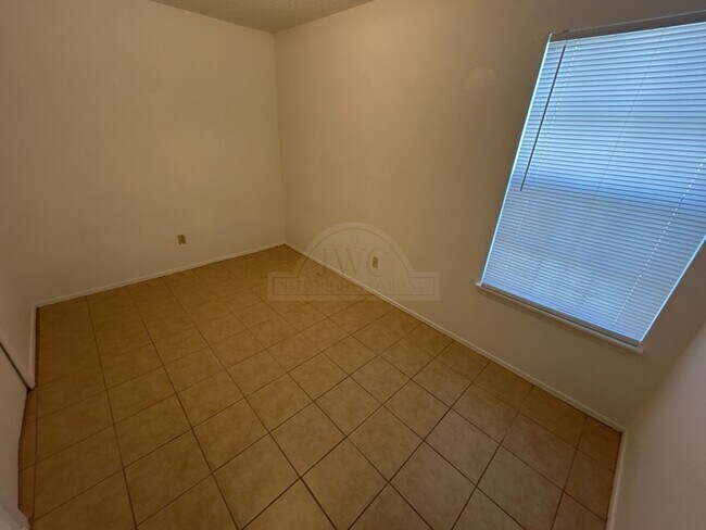 Building Photo - 1801 Lea Ann Dr