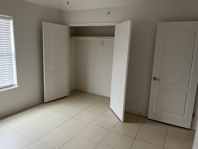 Building Photo - 7615 Laguna Del Mar Ct