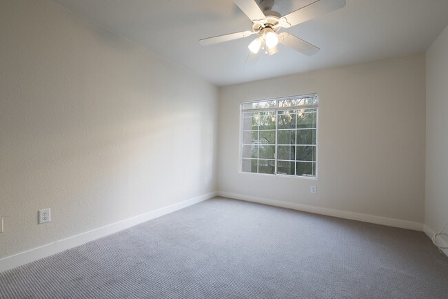 Building Photo - TOTALLY RENOVATED Summerlin Condo - Lake M...