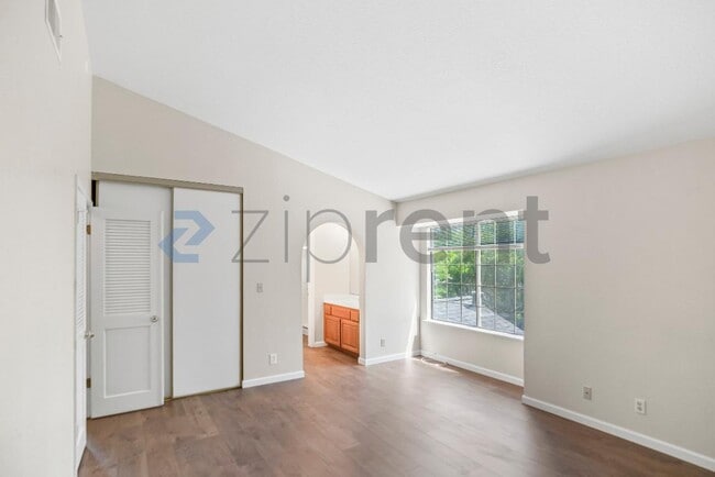 Building Photo - 1225 Oak Hill Ct