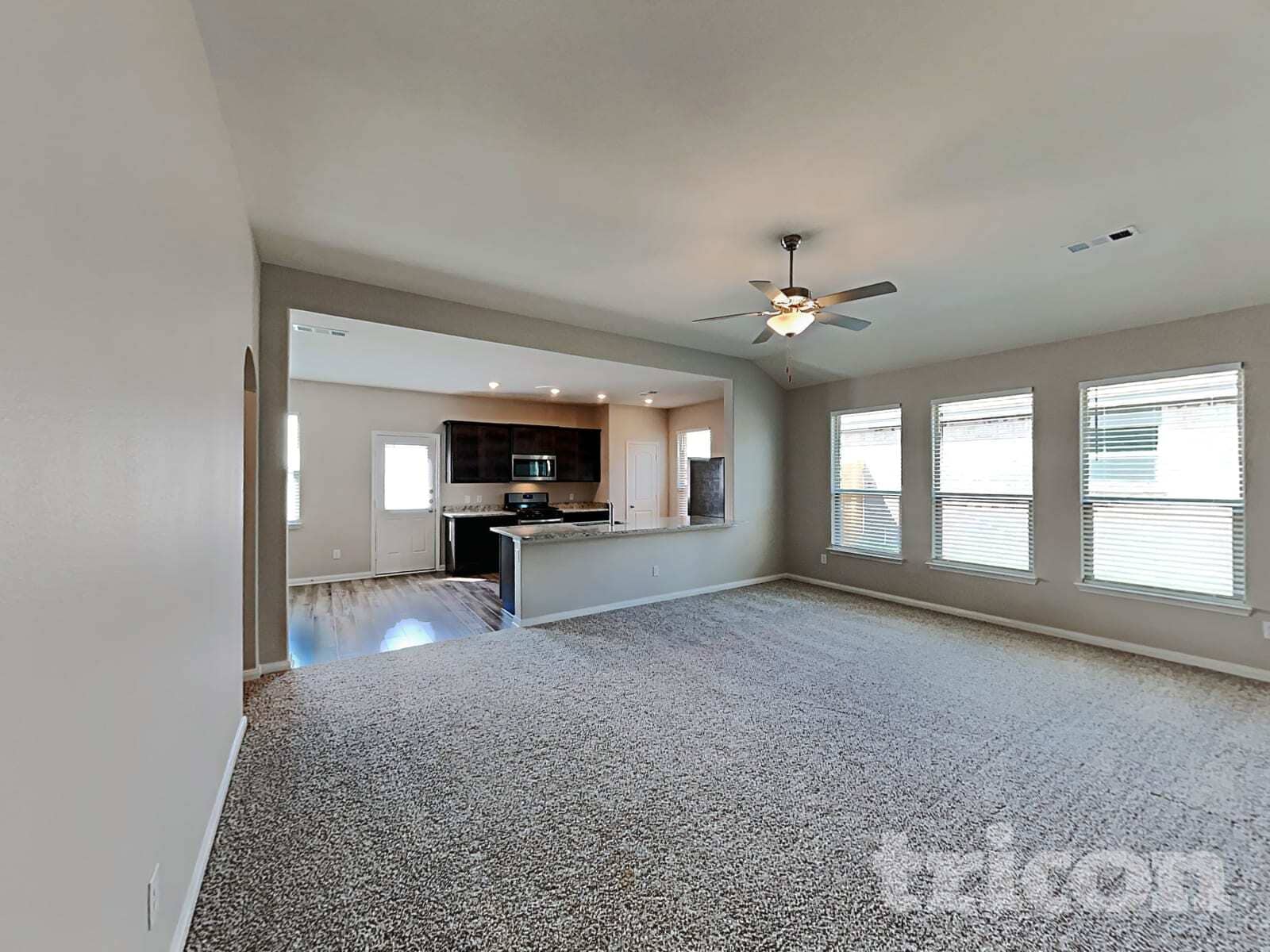 Building Photo - 900 Clark Dr