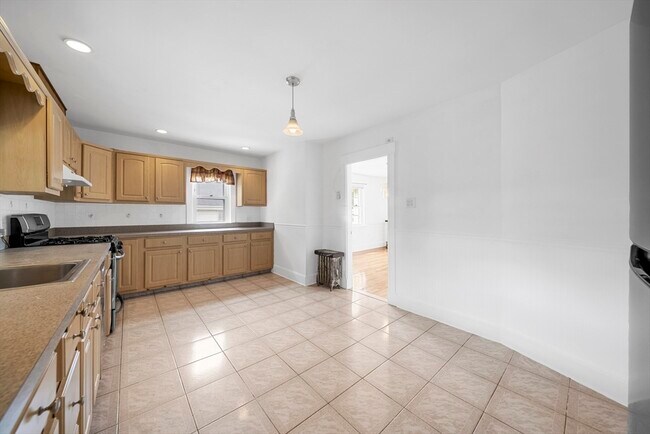 Building Photo - 180 Faneuil St