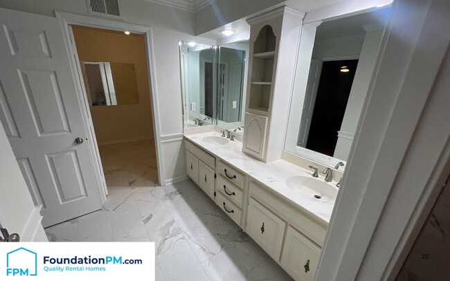 Building Photo - 7939 Dovie Ln