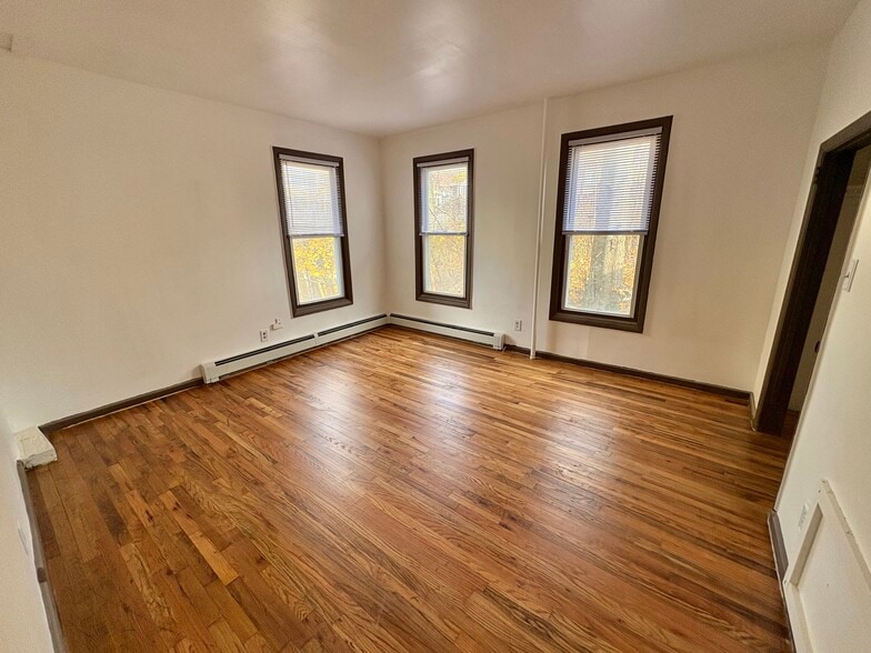 Building Photo - 178 Broad St