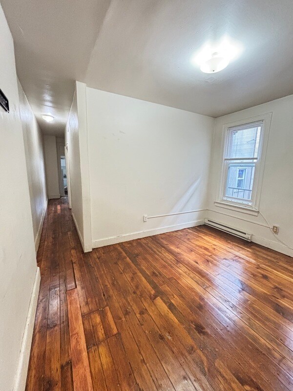 Primary Photo - 156 E Walnut St