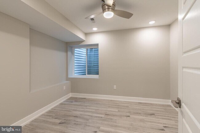 Building Photo - 137 W Huntingdon St