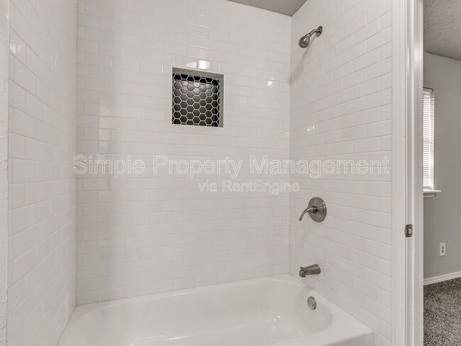 Building Photo - 8506 Candlewood Dr