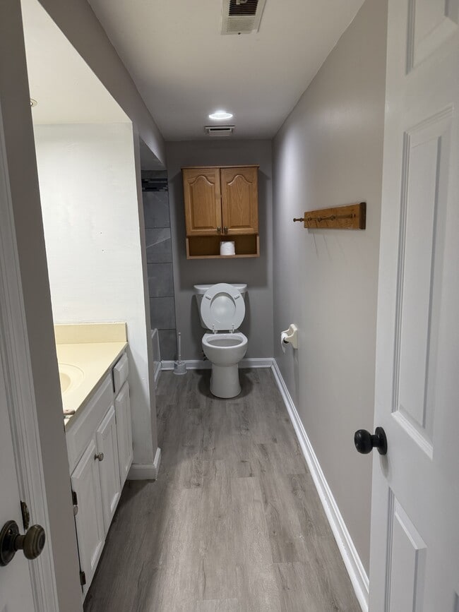 Building Photo - 9515 Railroad Ave