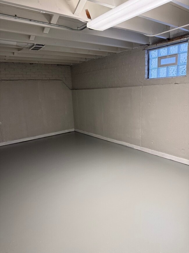 Building Photo - 1172 S Grove Ave