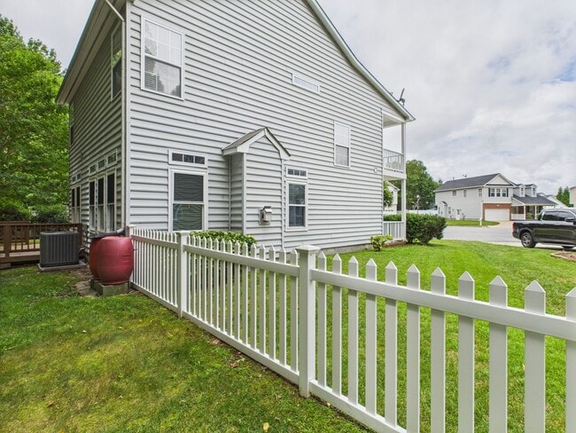 Building Photo - Stunning 4-Bedroom, 2.5-Bathroom Home in t...