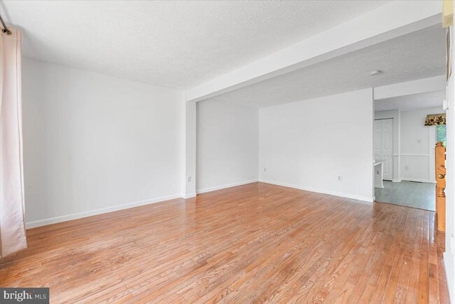 Building Photo - 1542 St Lawrence Ct