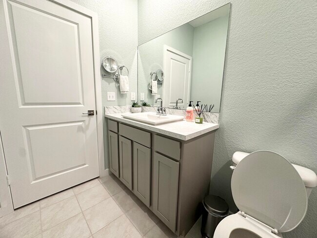 Building Photo - 69 Bandol St