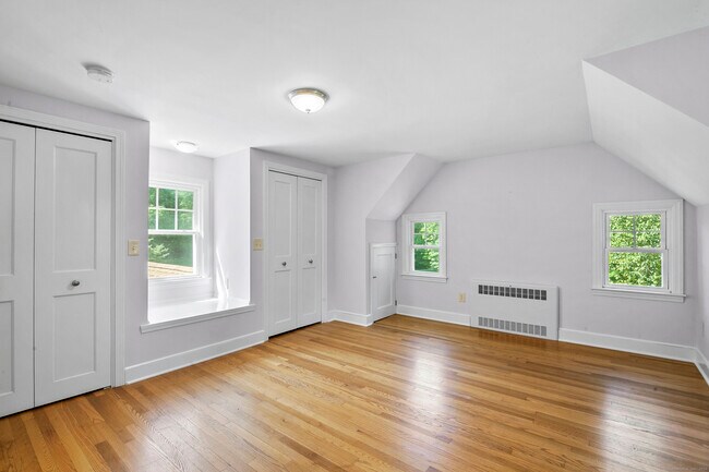 Building Photo - 26 Great Hillwood Rd