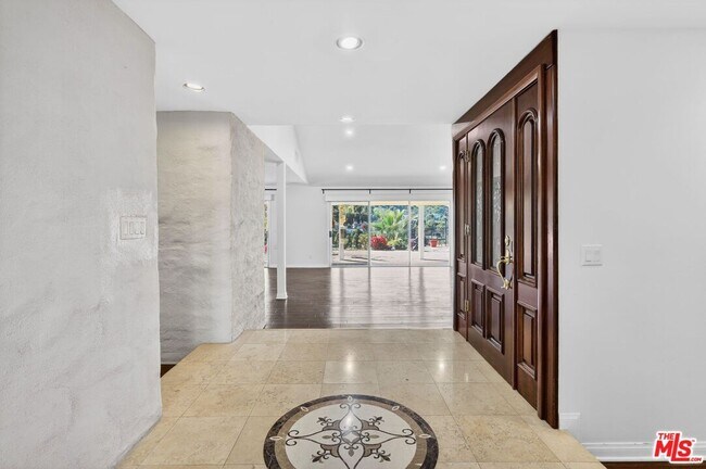 Building Photo - 3713 Dellvale Pl