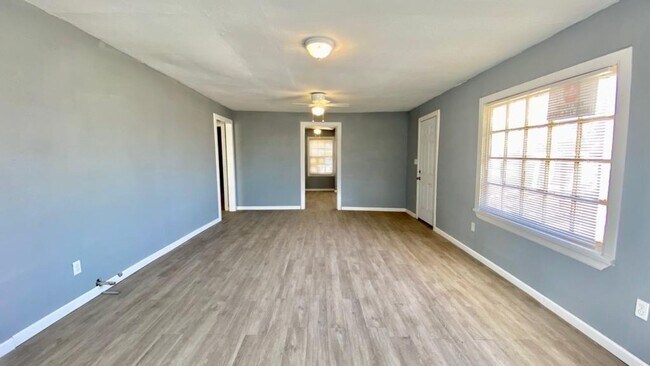 Building Photo - Handyman Special $99 Move in + Admin Fee /...