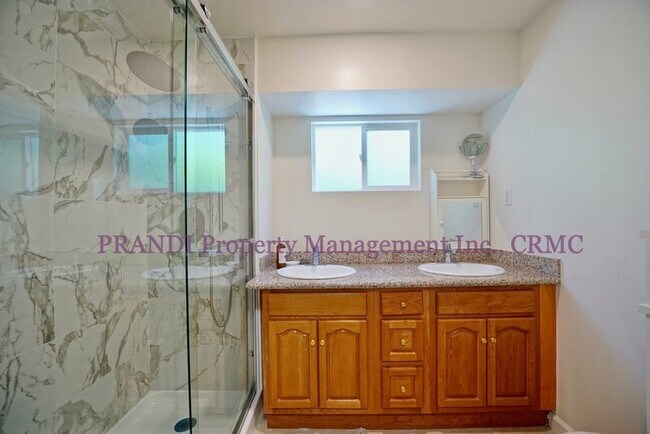 Building Photo - 13 Maple Ave