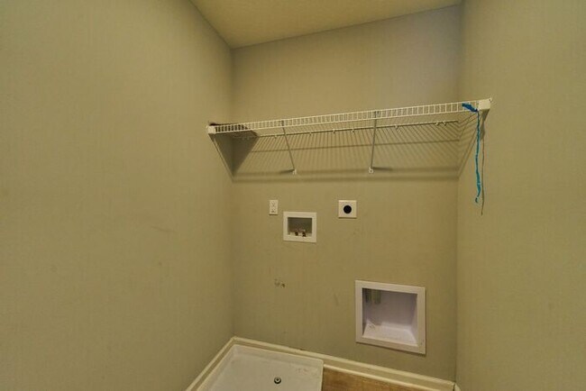 Building Photo - 4 Bedroom at Trotter's Landing in Camby With Pond View!