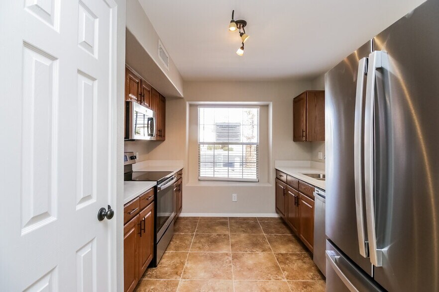 Building Photo - 849 S Cancun Dr
