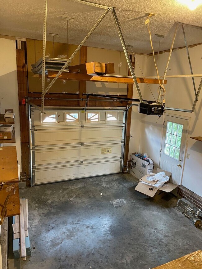 Building Photo - 10 Creekstone Ct