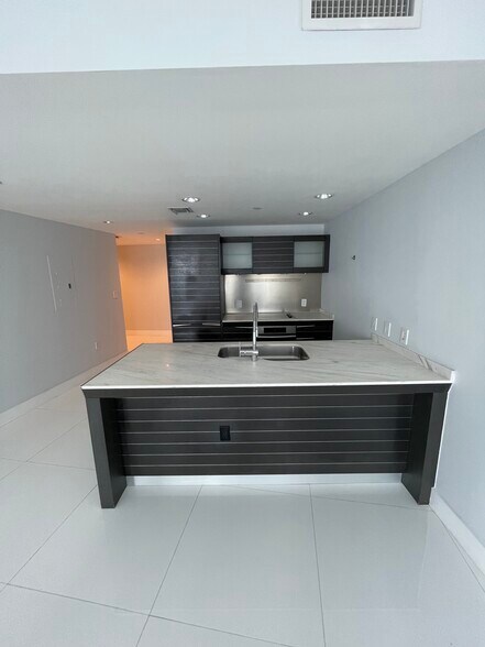 Building Photo - 200 Biscayne Boulevard Way