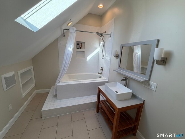 Building Photo - 67 Rockwell Ave