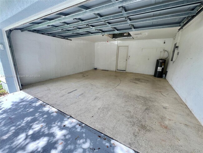 Building Photo - 15561 Spring Line Ln