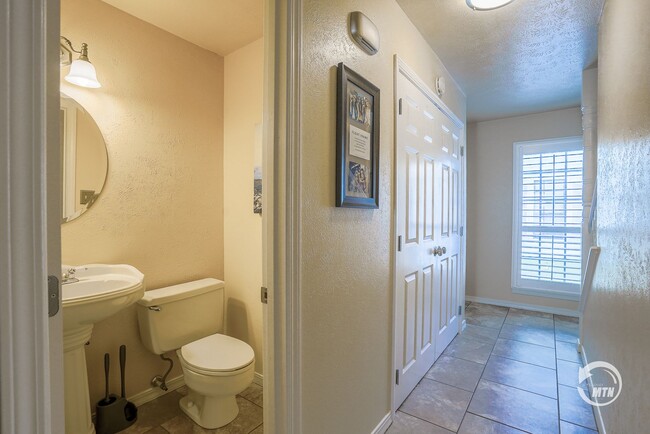 Building Photo - 1401 Oden St