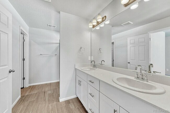 Building Photo - 6098 N Lisbon St