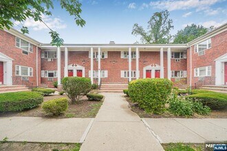 Building Photo - 640 Franklin Ave