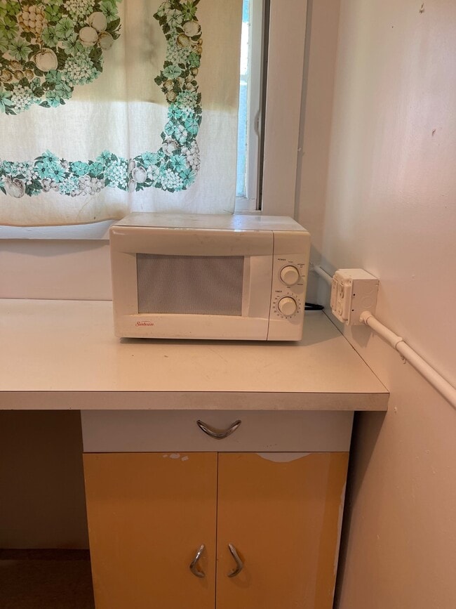 Building Photo - 130 E Broadway St