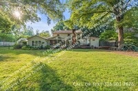 Building Photo - 223 Ivy Cir