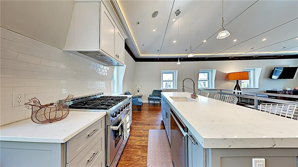 Building Photo - 21 School St