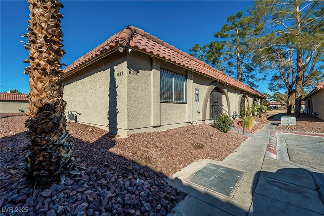 Building Photo - 832 Mantis Way