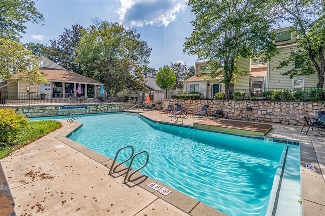 Building Photo - 603 Serramonte Dr