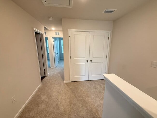 Building Photo - 3 Bedroom 2.5 Bathroom Townhouse in Windward Village - Summerville