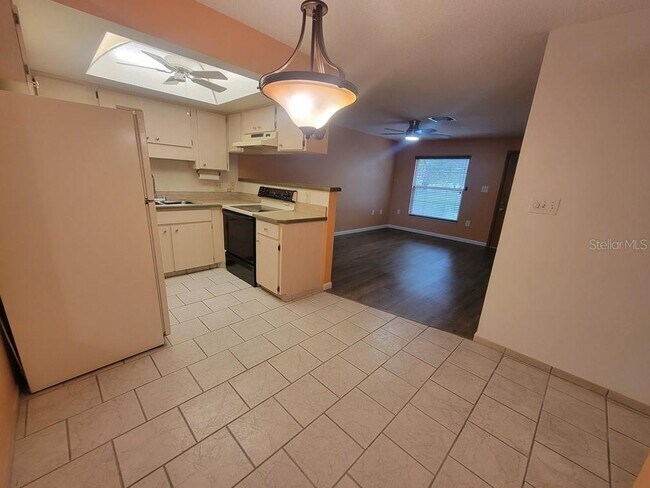 Building Photo - 6141 Chesham Dr
