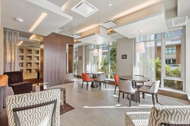 Building Photo - 708 Long Bridge St