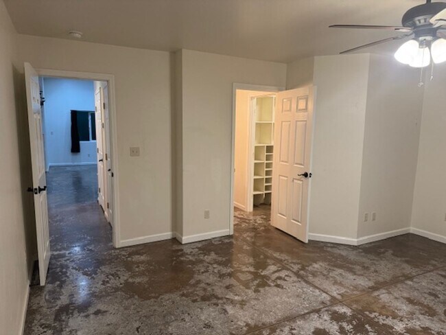Building Photo - Cute Ranch Style 3 Bedroom 2 Bath Home In ...