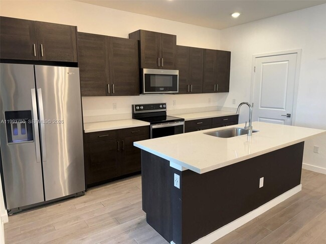 Building Photo - 8694 Via Mar Rosso