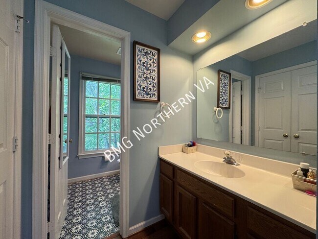 Building Photo - 10205 Daylily Ct