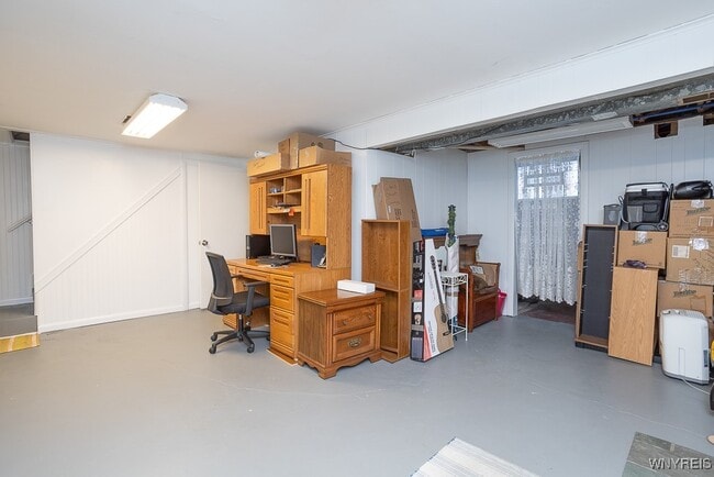 Building Photo - 1090 Stolle Rd